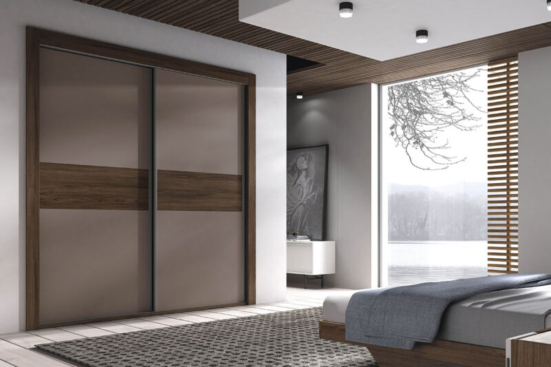 Modern walk-in closet with sliding wooden doors – Cosmoby collection
